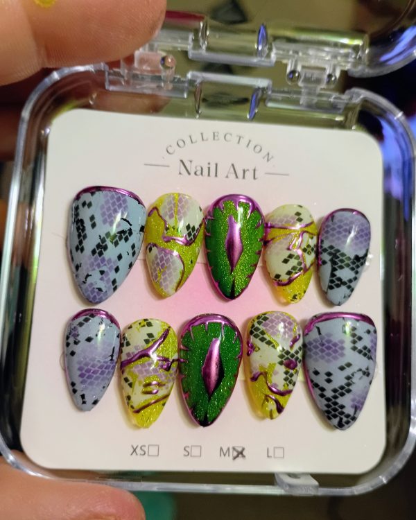 Purple Snake Eyes