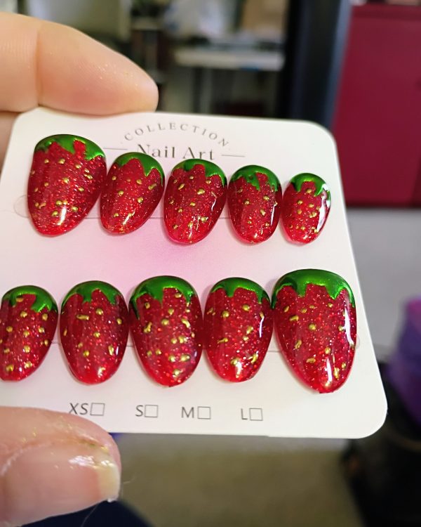 Strawberry press on nails