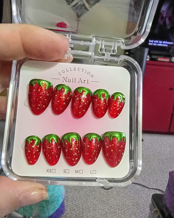 Strawberry press on nails